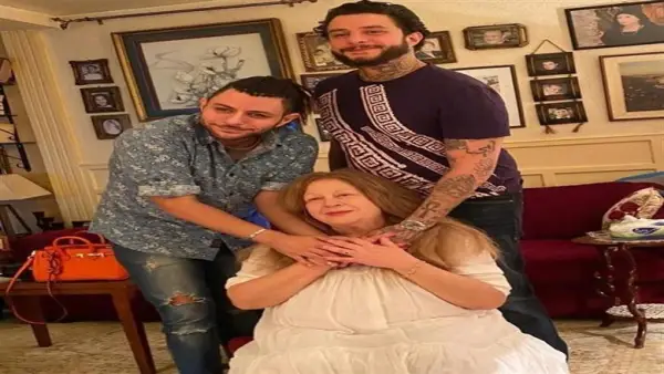 الابن الأصغر.. حقائق صادمة ترسم ملامح حياة عمر فاروق الفيشاوي بعيداً عن الأضواء