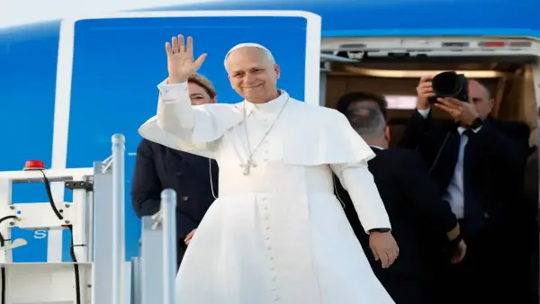 البابا في لبنان.. بابا الفاتيكان يختتم زيارته للبنان بنداء تاريخي للوحدة وشفاء جراح الوطن