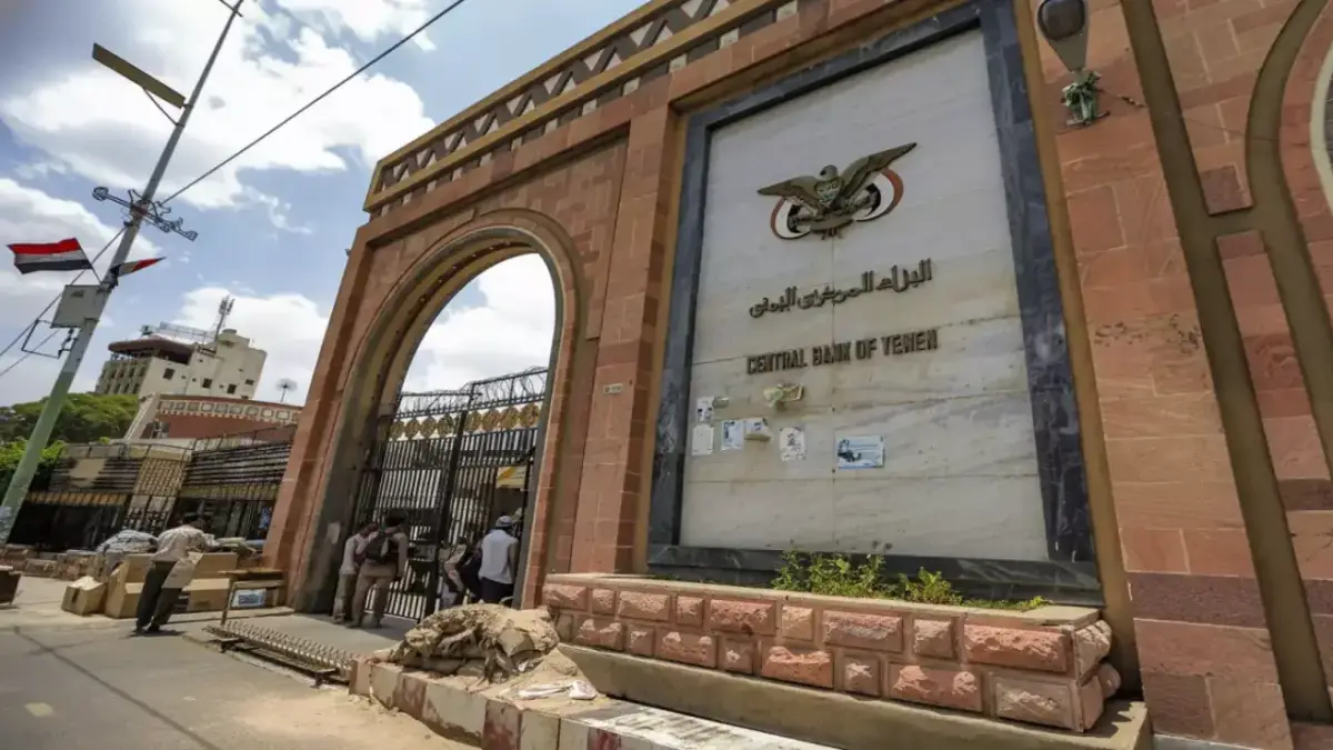 البنك المركزي اليمني يحظر العملة فئة 200 ريال خلال 48 ساعة ويهدد مدخرات 24 مليون مواطن