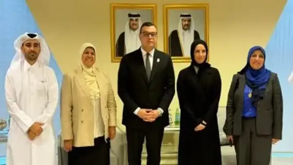 التعاون بين وزارتي الإسكان والتنمية الاجتماعية في قطر لتعزيز التجارب العمرانية وتطوير البرامج المشتركة