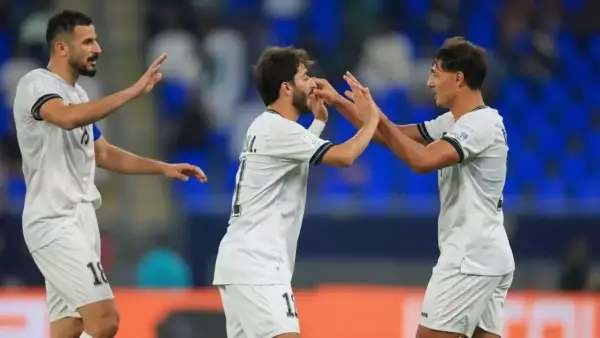 الجزائر تتصدر المجموعة في كأس العرب بفوز 2-0 على العراق بقيادة توغاي