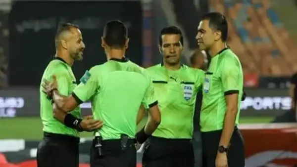 الحكم الدولي محمود البنا يوقف مسيرته احتجاجًا على ظروف إدارية غير عادلة