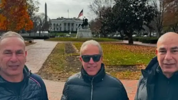 الدرندلي وحسام وإبراهيم حسن يجتمعون أمام البيت الأبيض قبيل قرعة كأس العالم