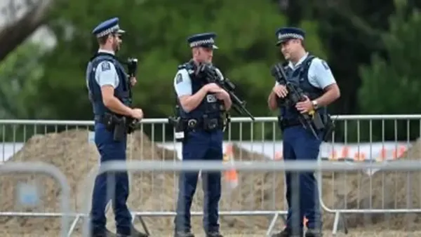 الشرطة الأسترالية تعترض سيارتين مرتبطتين بعمل عنيف لضمان السلامة العامة