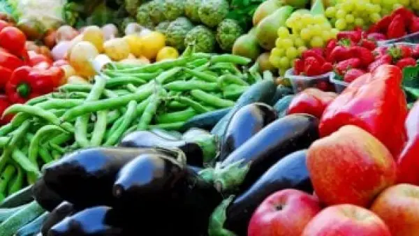 الطماطم بـ 8 جنيهات.. قائمة أسعار الخضراوات والفاكهة في أسواق كفر الشيخ اليوم