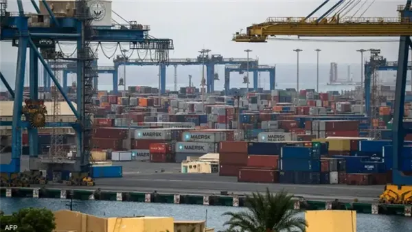 العجز التجاري التركي يرتفع بشكل قياسي خلال 10 أشهر وينذر بتفاقم أزمة الليرة