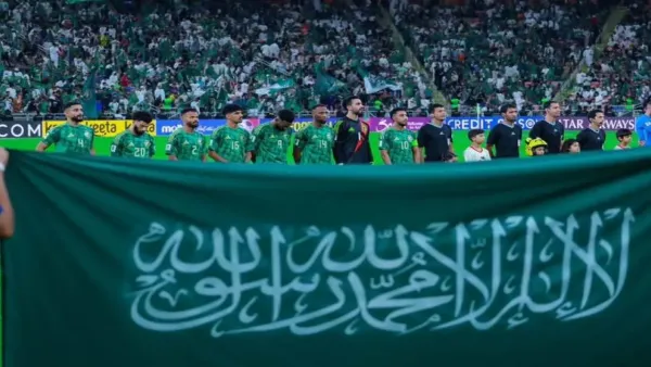 القنوات الناقلة لمباراة المنتخب السعودي وعُمان في كأس العرب 2025: أين وكيف تتابع المباراة الحاسمة؟