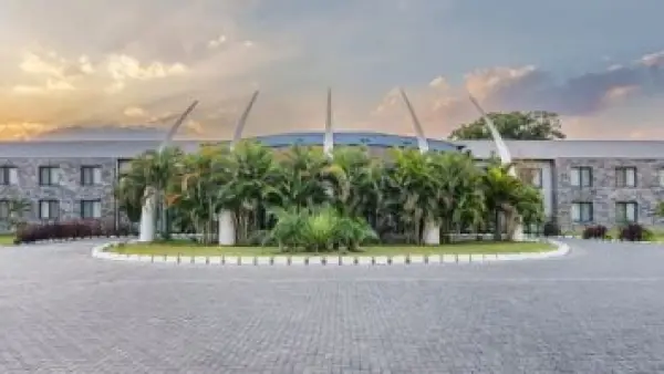 المصرى يستقر على مقر إقامته بمدينة ندولا الزامبية استعدادًا لمباراته أمام زيسكو