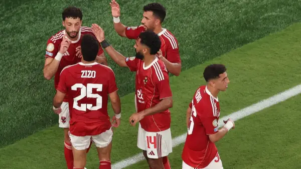 "الملعب مولع! تعرف على موعد مباراة العراق والسودان وأسماء المعلقين اللي هينقلك كل لحظة مباشرة!"