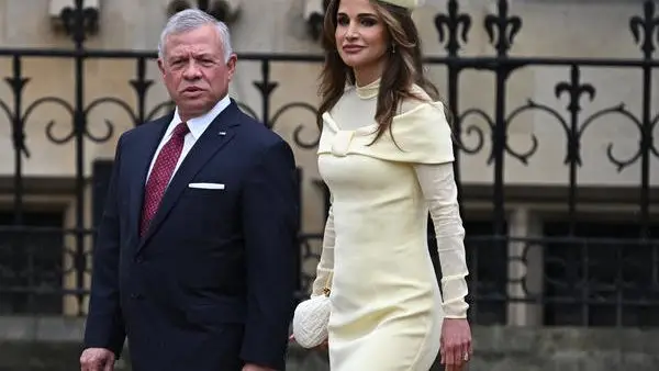 الملكة رانيا تصطحب ابنتها في جولة بين كنوز الفراعنة بالمتحف المصري الكبير