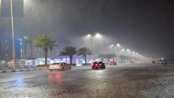 الوطني للأرصاد يطلق الإنذار الأحمر في جازان.. أمطار غزيرة ورياح شديدة وجريان كارثي للسيول حتى المساء