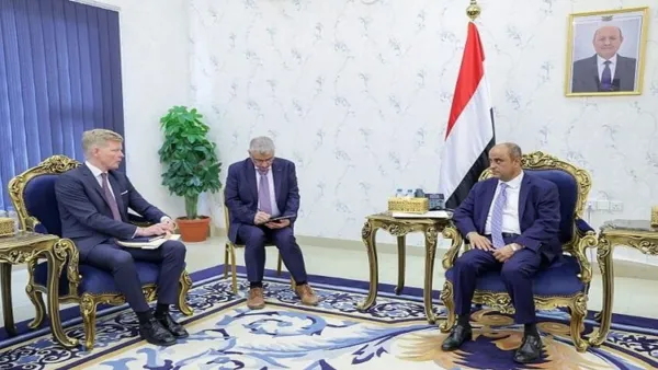 اليمن على شفا الانفجار.. بن بريك يكشف خطة إحياء الاقتصاد تحت الهجمات الحوثية