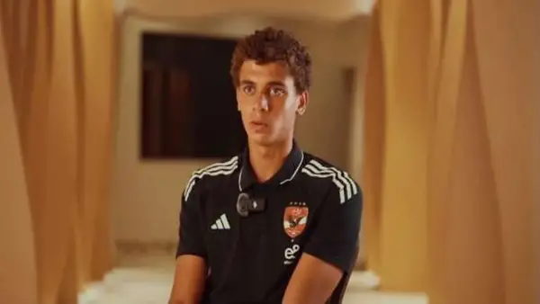 انتقال حمزة عبد الكريم إلى برشلونة يتعثر بسبب أزمة مالية وموقف الأهلي يزيد التعقيد