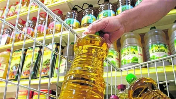 انخفاض أسعار الزيت في الأسواق يعيد التوازن لسوق السلع الغذائية