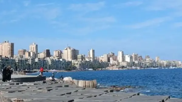 انخفاض حاد في درجات الحرارة بالقاهرة يشير إلى موجة برد غير مسبوقة منذ الخريف