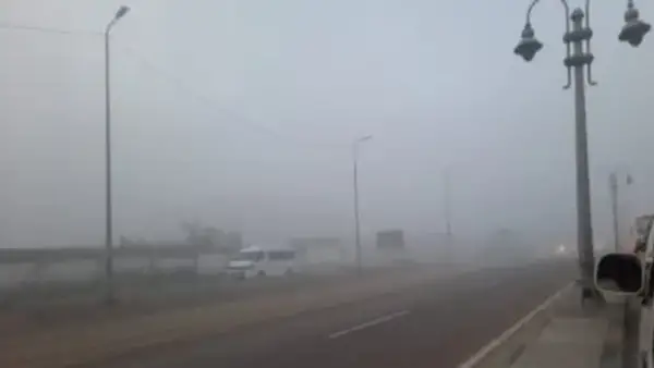 انخفاض درجات الحرارة وشبورة كثيفة صباح الخميس 27-11-2025 تؤثر على حركة المرور