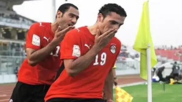 عمرو زكى: هو لازم أموت عشان تسألوا عليا؟.. والصقر والحضرى دايما على تواصل معى