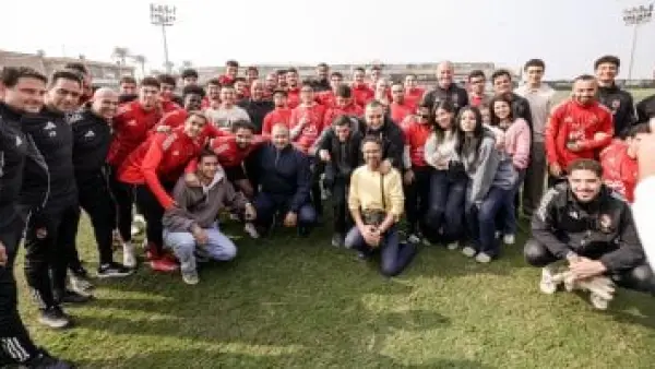 بصور خاصة.. الأهلي يستقبل ذوي الهمم استعدادًا لمواجهة المصرية للاتصالات في الدوري