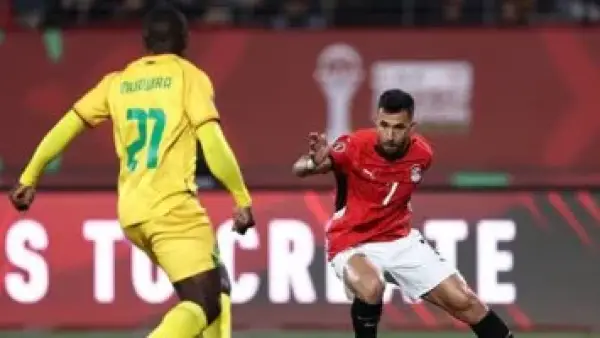 إنذار لـ تريزيجيه بداعى تمثيل السقوط داخل منطقة جزاء زيمبابوى