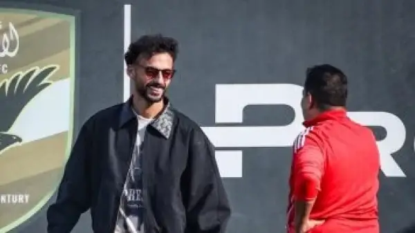 عريس الأهلى يظهر فى التتش بعد انتهاء إجازة الزواج