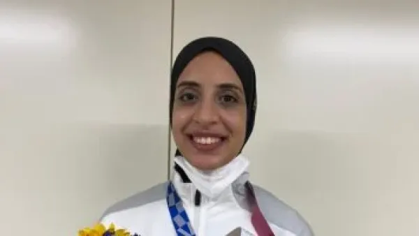 بفخر الأب.. والد فريال أشرف: مشاركتها في حفل المتحف إنجاز يوازي الميدالية الذهبية.