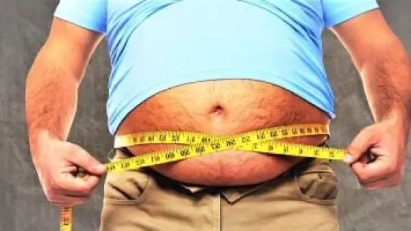 بقع داكنة وصدفية عنيدة.. علامات على جلدك قد يكون سببها السمنة