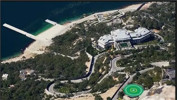 بمساحة هائلة.. صور حصرية تكشف أسرار قصر بوتين السري بتكلفة 100 مليون إسترليني