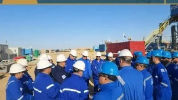 بمشاركة قيادات الوزارة.. وفد بترولي يتفقد عمليات الحفار EDC -11 بالصحراء الغربية