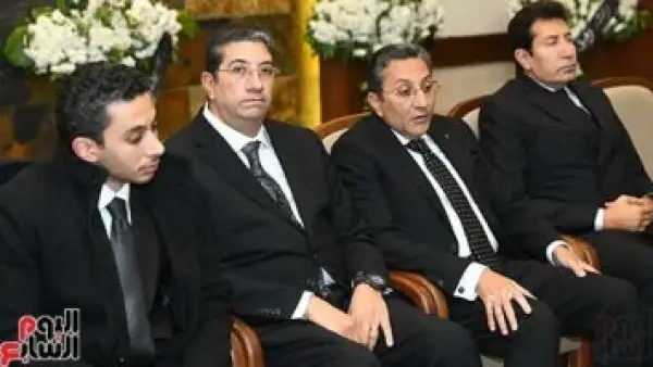 بمشاركة وزير الرياضة ونجوم الفن.. تفاصيل عزاء والدة الفنان هاني رمزي في القاهرة
