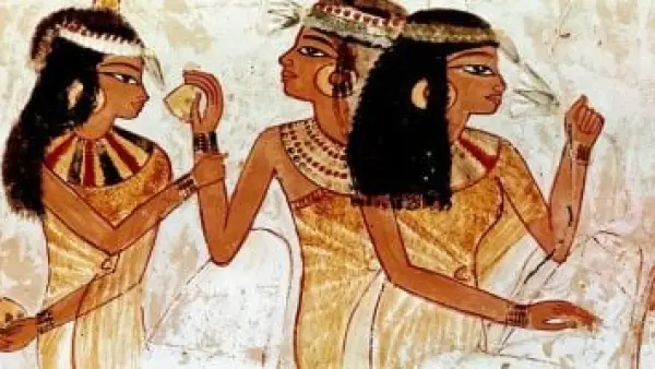 بمكونات من الطبيعة.. هكذا صنعت ملكات مصر كحل العيون الشهير وحافظن على بشرة شابة.