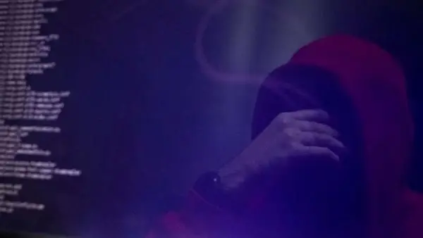 بيانات حساسة.. اختراق هاتف مدير مكتب نتنياهو يثير أزمة أمنية واسعة مهددة بالنشر