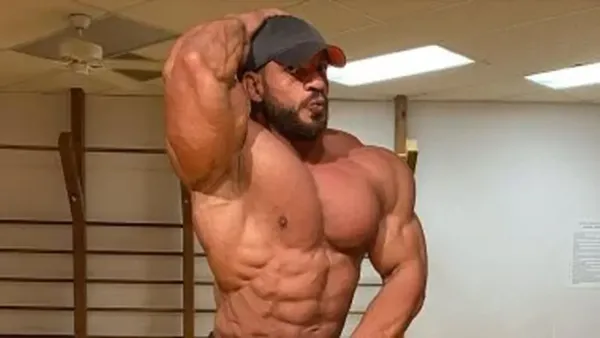 بيج رامى يتخطى إصابة كورونا ويستعيد لقب مستر أولمبيا في ذكرى تتويجه