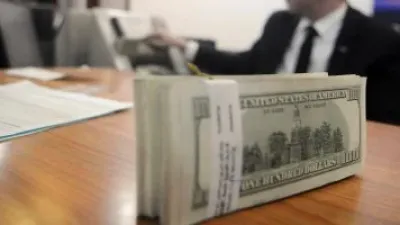 تحت 48 جنيهًا.. سعر الدولار يسجل تراجعًا جديدًا في البنوك المصرية الان