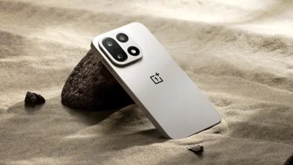 تحديث OnePlus 15 الأول يعالج مباشرةً أبرز شكاوى الكاميرا والبطارية.
