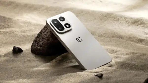 تحديث OnePlus 15 الأول يعالج مباشرةً أبرز شكاوى الكاميرا والبطارية.