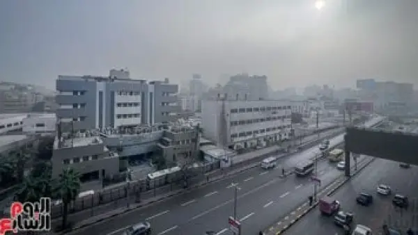 تحذيرات مرورية.. ضباب كثيف يغطي طرق الجيزة ويحجب الرؤية صباح اليوم