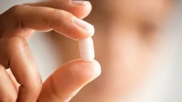 تحذير طبي: الإفراط في فيتامينات الشعر والبشرة والأظافر قد يسبب أضرارًا جسيمة.