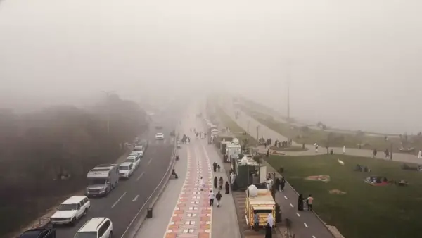 تحذير للأهالي.. ضباب كثيف يغطي المنطقة الشرقية وتوقعات بوصول حرارة تبوك لـ 5 درجات