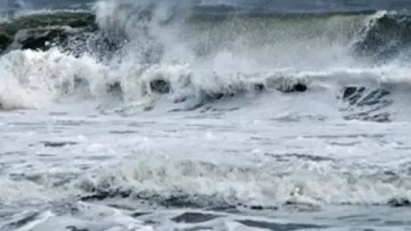 تحذير لمرتادي البحر.. اضطراب شديد يرفع أمواج المتوسط إلى 3.5 متر اليوم