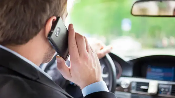 تحرير 1200 مخالفة.. حملة أمنية لرصد استخدام الهاتف المحمول أثناء القيادة