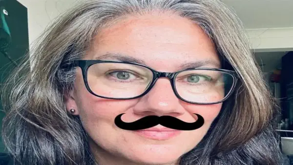 تحيز «لينكدإن» للرجال يدفع عشرات النساء لتغيير خانة النوع في ملفاتهن الشخصية