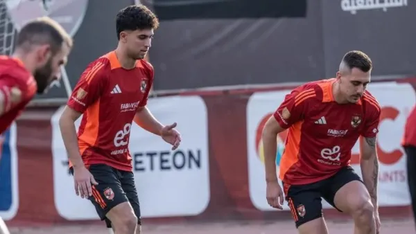 تدريبات تأهيلية وبدنية مكثفة للاعبي الأهلي الغائبين عن رحلة المغرب لتعزيز جاهزيتهم الفنية