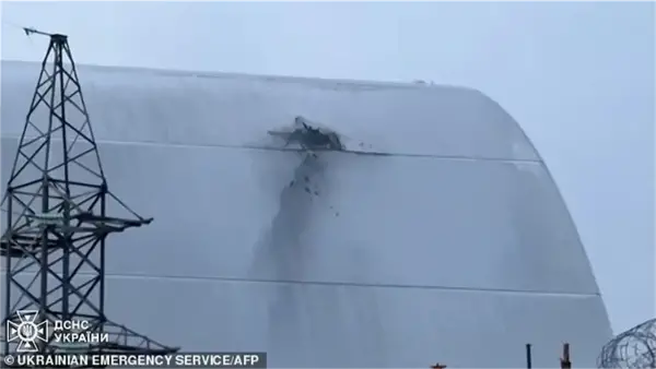 تسرب إشعاعي محتمل في تشيرنوبيل عقب انهيار جزئي للدرع الواقي للمفاعل رقم 4