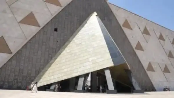 تصوير كنوز المتحف المصري الكبير.. تقنيات احترافية تتجاوز قاعدة "ممنوع الفلاش"