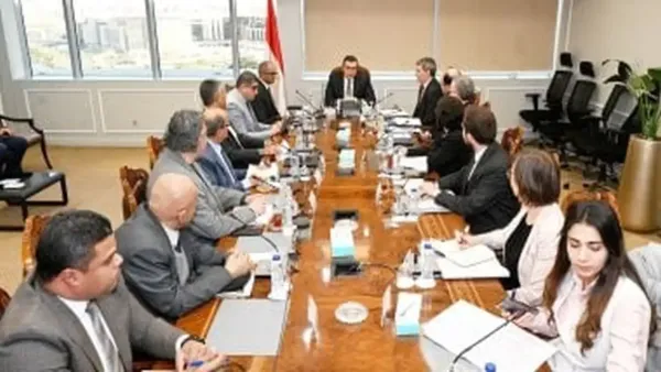 تعزيز التعاون بين وزارة الإسكان وبنك الاستثمار الأوروبي EIB لدعم مشاريع التنمية