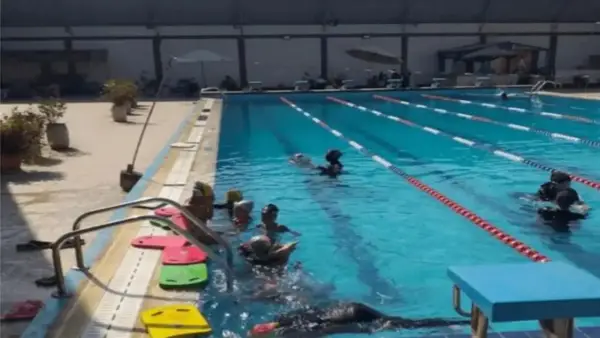 تعليم السباحة للأطفال في القاهرة: 5 أماكن تجمع بين الأمان والتسلية