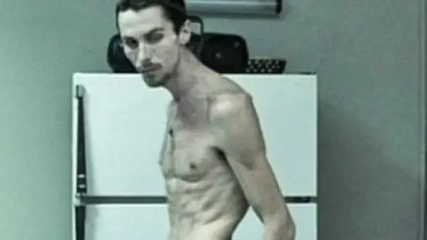 تفاحة وعلبة تونة يومياً.. النظام الغذائي الذي أفقد كرستيان بيل 28 كيلو من وزنه