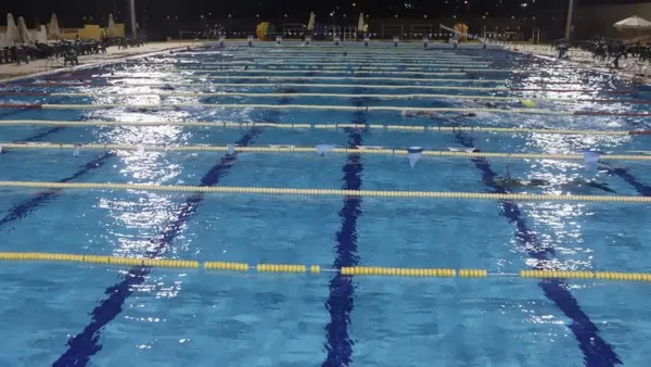 تفسير السباحة في المنام عند ابن سيرين: دلالات الحلم التي تعكس حالات الانتظار والتغيير