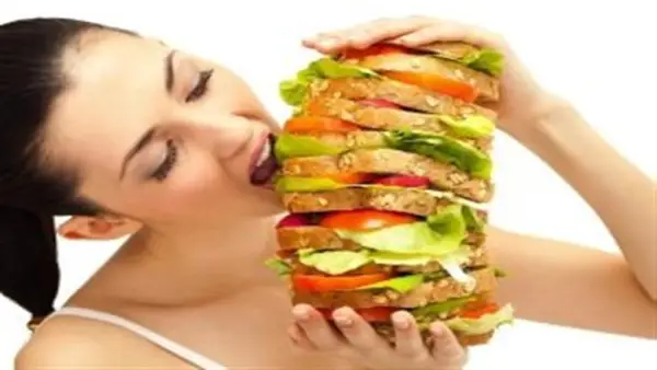 تفسير حلم شراهة الأكل في المنام يعكس تحذيرات وفرص خاصة للعزباء