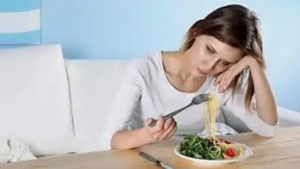 تفسير دعوة شخص لتناول طعام في المنام بين الدلالة الإيجابية والتحذير من العلامات الخطرة